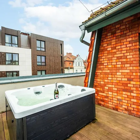 Victoria - Jacuzzi & Terrace By Oneapartments