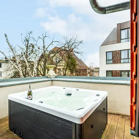 Victoria - Jacuzzi & Terrace By Oneapartments * 索波特