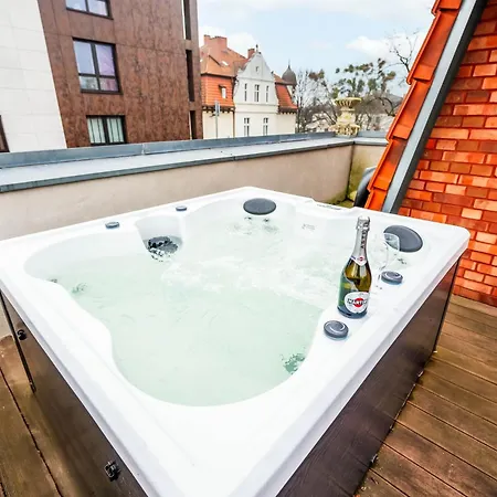Victoria - Jacuzzi & Terrace By Oneapartments